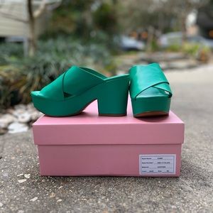 Intentionally Blank Platform Sandal NWT - Beautiful Green Color 💚😍